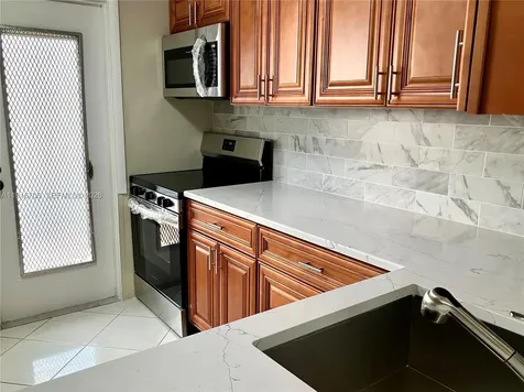 4270 NW 40th Street Lauderdale Lakes FL 33319
