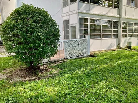 4270 NW 40th Street Lauderdale Lakes FL 33319