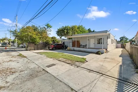 2262 NW 4th Street Miami FL 33125