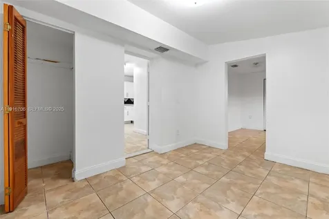2262 NW 4th Street Miami FL 33125