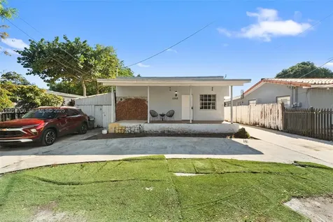 2262 NW 4th Street Miami FL 33125