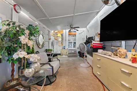 2262 NW 4th Street Miami FL 33125