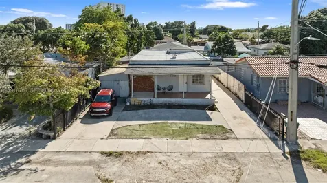 2262 NW 4th Street Miami FL 33125