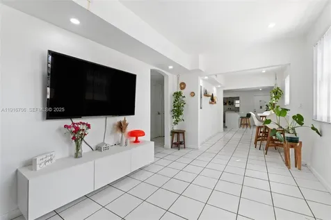 2262 NW 4th Street Miami FL 33125
