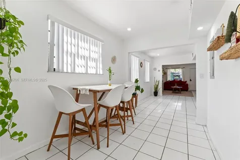 2262 NW 4th Street Miami FL 33125