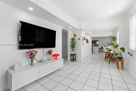 2262 NW 4th Street Miami FL 33125