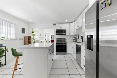 2262 NW 4th Street Miami FL 33125