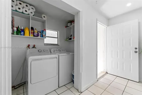 2262 NW 4th Street Miami FL 33125