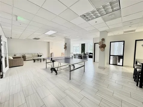 19390 Collins Avenue Sunny Isles Beach FL 33160