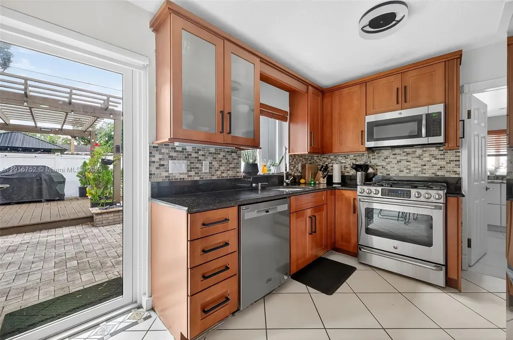 6640 Douglas Hollywood FL 33024