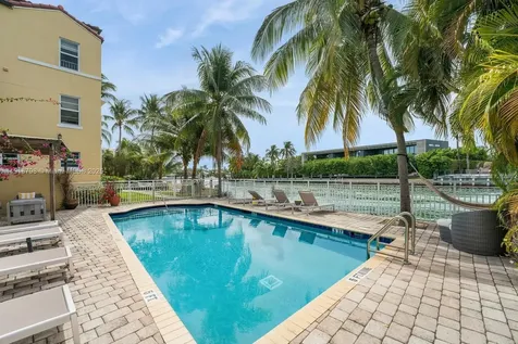 4812 Pine Tree Drive Miami Beach FL 33140