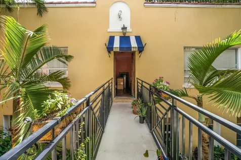 4812 Pine Tree Drive Miami Beach FL 33140