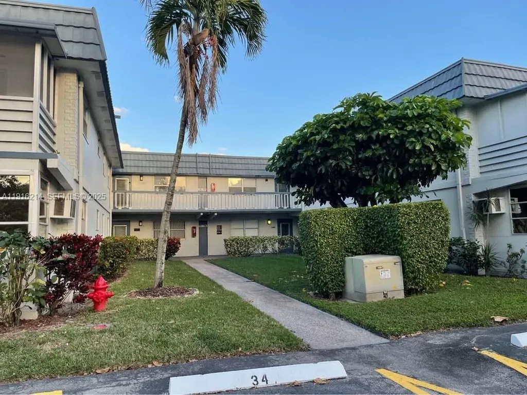 116 Tuscany B Delray Beach FL 33446