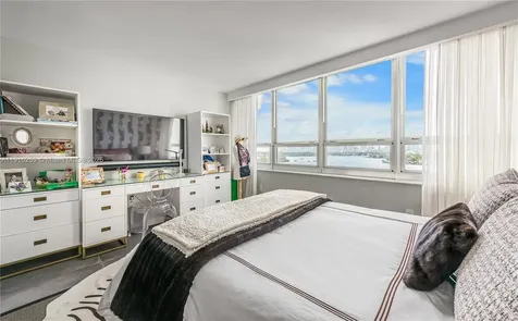 11 Island Avenue Miami Beach FL 33139