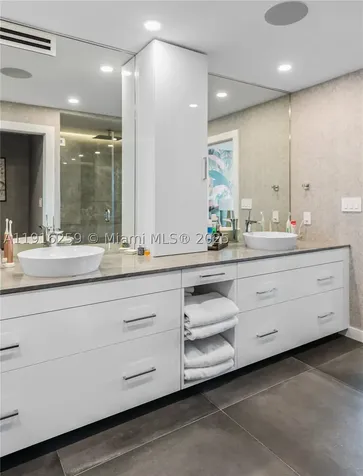 11 Island Avenue Miami Beach FL 33139