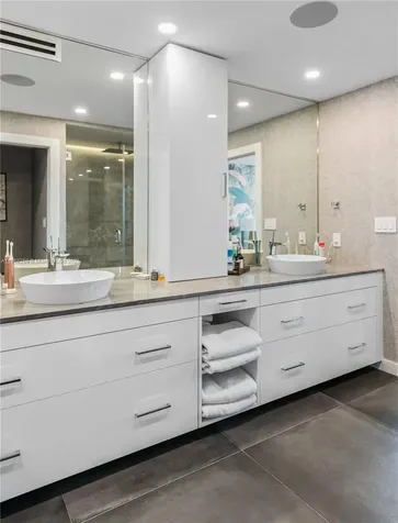 11 Island Avenue Miami Beach FL 33139