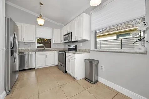 18332 SW 94th Court Palmetto Bay FL 33157