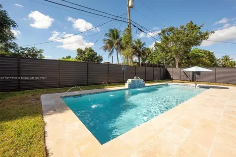 18332 SW 94th Court Palmetto Bay FL 33157