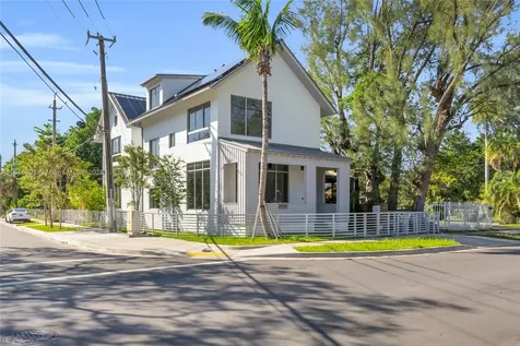 3204 Plaza Street Miami FL 33133