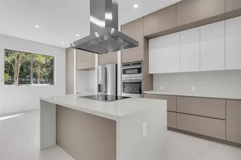 3204 Plaza Street Miami FL 33133