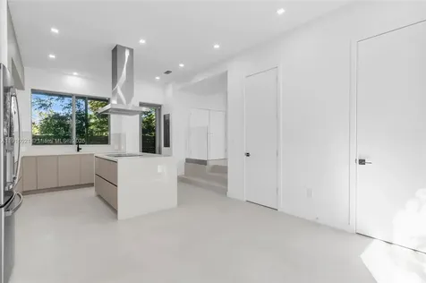 3204 Plaza Street Miami FL 33133