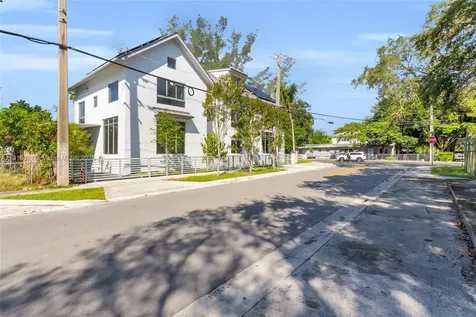 3204 Plaza Street Miami FL 33133
