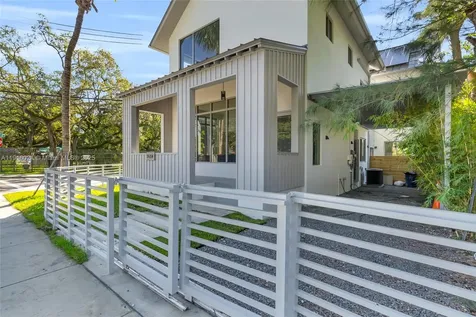 3204 Plaza Street Miami FL 33133