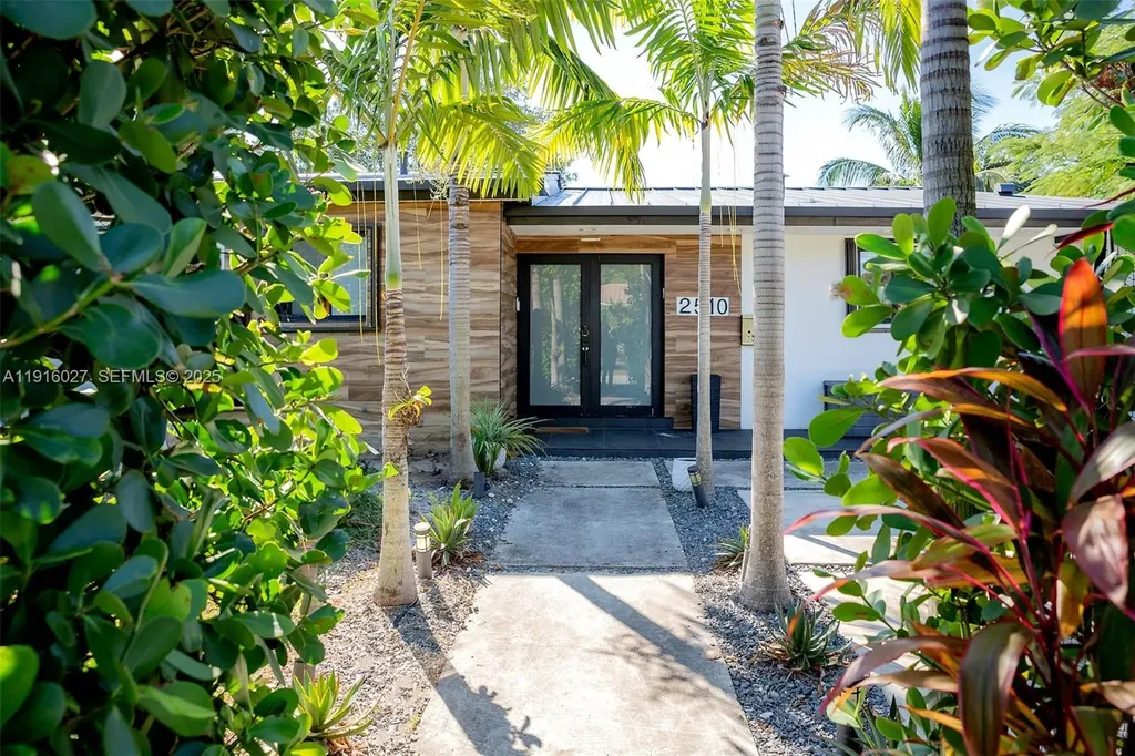 2510 NE 207th Terrace Miami FL 33180