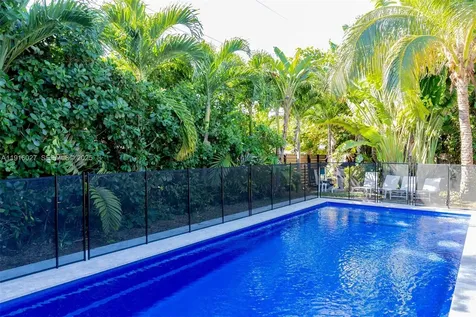 2510 NE 207th Terrace Miami FL 33180