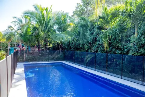 2510 NE 207th Terrace Miami FL 33180