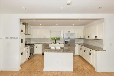 2510 NE 207th Terrace Miami FL 33180