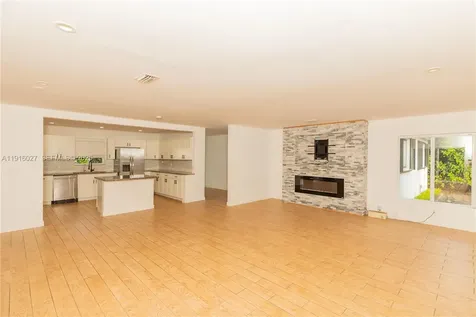 2510 NE 207th Terrace Miami FL 33180