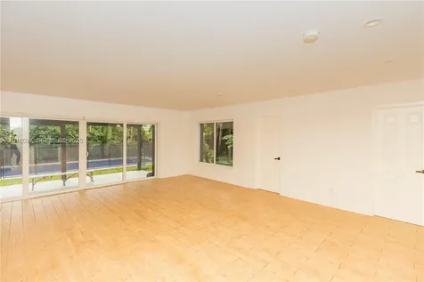 2510 NE 207th Terrace Miami FL 33180