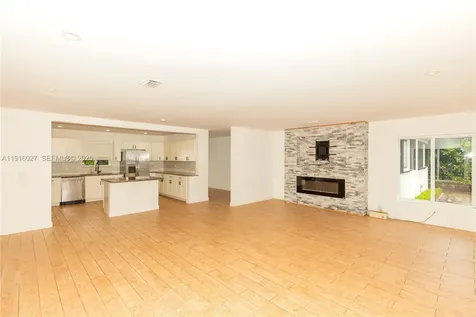 2510 NE 207th Terrace Miami FL 33180