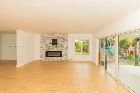 2510 NE 207th Terrace Miami FL 33180