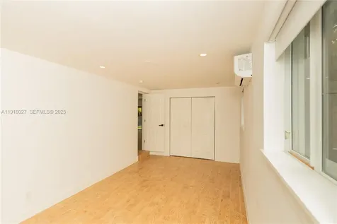 2510 NE 207th Terrace Miami FL 33180