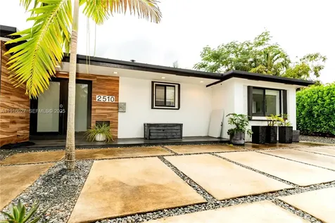 2510 NE 207th Terrace Miami FL 33180