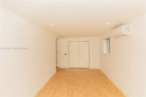 2510 NE 207th Terrace Miami FL 33180