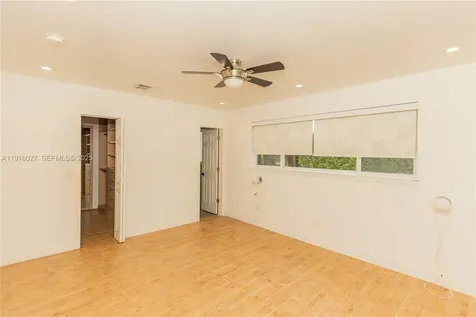 2510 NE 207th Terrace Miami FL 33180