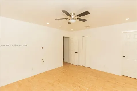 2510 NE 207th Terrace Miami FL 33180