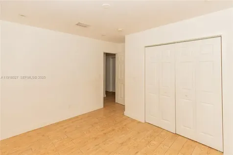 2510 NE 207th Terrace Miami FL 33180