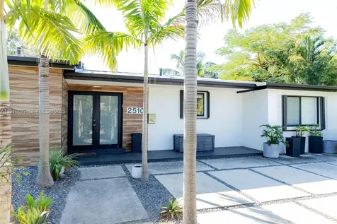 2510 NE 207th Terrace Miami FL 33180