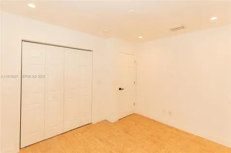 2510 NE 207th Terrace Miami FL 33180