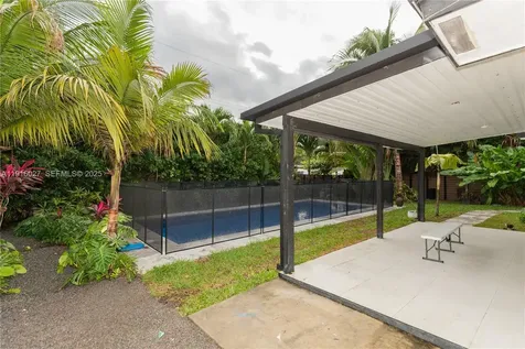 2510 NE 207th Terrace Miami FL 33180