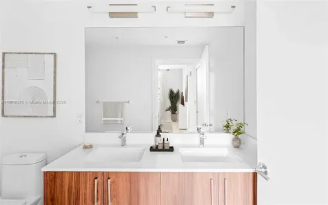 3830 NW 11th Street Miami FL 33126