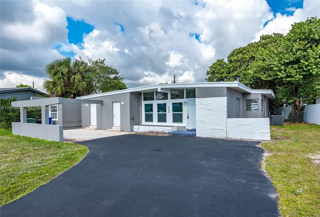 429 W Evanston Circle Fort Lauderdale FL 33312