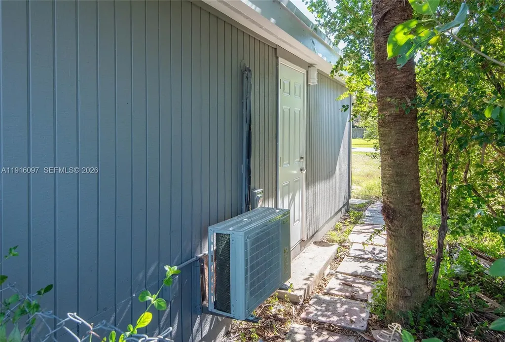 429 W Evanston Circle Fort Lauderdale FL 33312