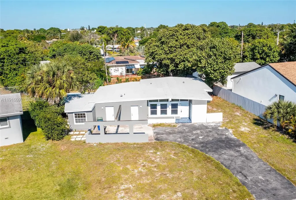 429 W Evanston Circle Fort Lauderdale FL 33312