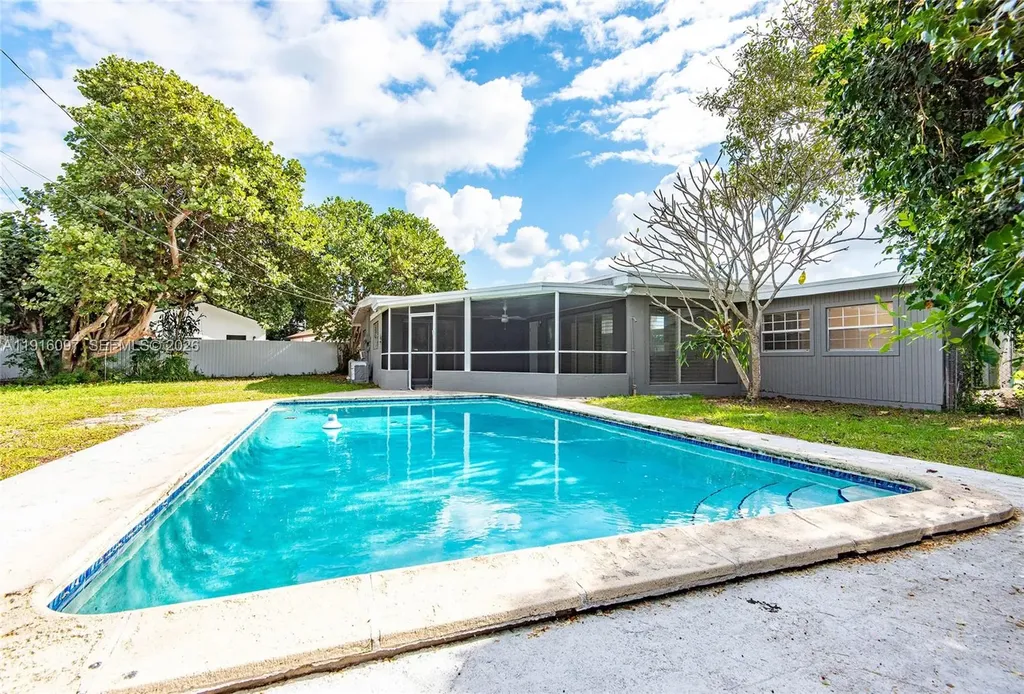 429 W Evanston Circle Fort Lauderdale FL 33312