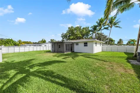 3150 SW 39th Avenue West Park FL 33023